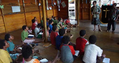 Renungan Harian 01 Oktober 2022 - PERGI, MENANGKAN JIWA DAN JADIKAN MURID KRISTUS - Pergilah, kata itu bukan saja merupakan perintah tetapi