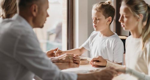 Ilustrasi Renungan 20 Juni 2023 - Gbi Pasir Koja 39 Bandung Ilustrasi Renungan 20 Juni 2023 PENTINGNYA SEISI RUMAH BERIBADAH